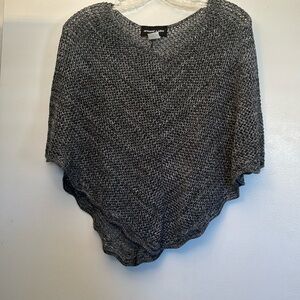 Armand & Alba gray poncho OS
